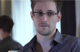 Snowden lần đầu lên tiếng sau khi rời Hong Kong