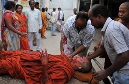 Nổ bom liên tiếp tại ngôi chùa linh thiêng nhất Ấn Độ
