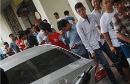 Phe vé 'lộng hành' tại sân Hàng Đẫy