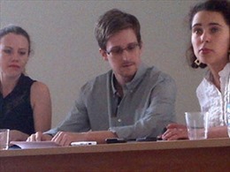 Nhà báo Mỹ dọa tung tiếp tin mật vụ Snowden
