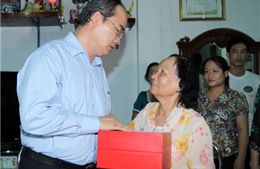 Phó Thủ tướng Nguyễn Thiện Nhân thăm gia đình người có công tại Hà Nội