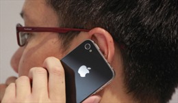 Apple cho đổi bộ sạc sau sự cố iPhone giật chết người