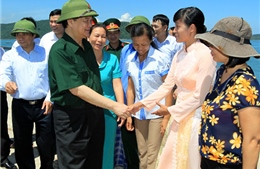 Thủ tướng Nguyễn Tấn Dũng thị sát huyện đảo Vân Đồn