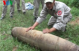 Tháo dỡ an toàn quả bom nặng hơn 200 kg 