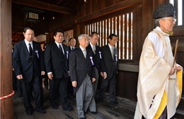 Trung Quốc phản đối bộ trưởng Nhật Bản thăm đền Yasukuni 