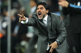 Maradona huấn luyện đội bóng hạng 5 Áchentina