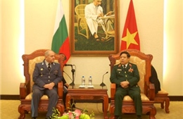     Quan hệ quốc phòng thúc đẩy hợp tác Việt Nam - Bungari 
