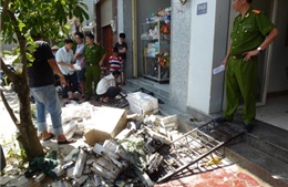 Đốt phi tang hàng ngàn cây thuốc lá lậu 