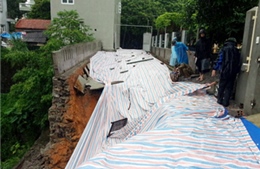 Sụt đất ở khu dân cư, 7 hộ dân di dời khẩn cấp