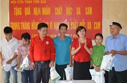 TTXVN tặng quà nạn nhân chất độc da cam tỉnh Yên Bái