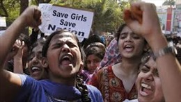 Dân Ấn Độ căm phẫn vì vụ nhà báo nữ bị cưỡng hiếp 