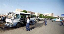 Xe buýt quân sự nổ tung gần căn cứ không quân Yemen