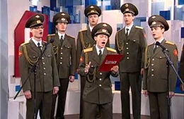 Lính Nga hát &#39;Skyfall&#39; trong phim &#39;007&#39;