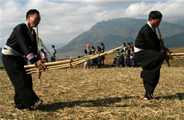 Giữ gìn bản sắc văn hóa Mông ở Nậm Loỏng