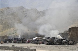 40 xe tải Mỹ bị Taliban đốt cháy ngùn ngụt