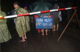 Huy động công binh tìm kiếm 5 người bị lũ cuốn