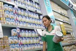 Lúng túng quản lý giá sữa ngoại