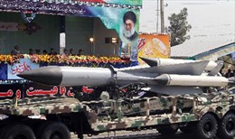 Iran phô diễn 30 tên lửa có tầm bắn 2.000 km