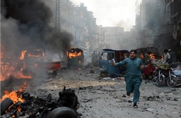 Đánh bom đẫm máu đồn cảnh sát Pakistan, 31 người chết