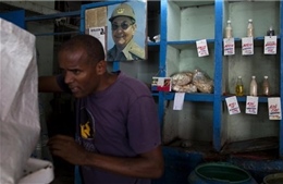 Cuba gặp khó trong xóa bỏ hệ thống "tiền tệ kép"