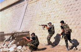 Xem xe tăng Syria tấn công phiến quân