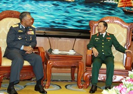 Tư lệnh Không quân Malaysia thăm Việt Nam