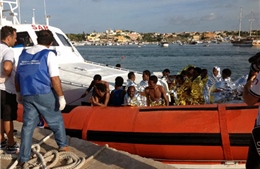Lật tàu ở Italy, gần 100 người chết
