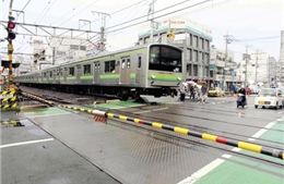 Một phụ nữ Nhật xả thân cứu người dưới đường ray tàu