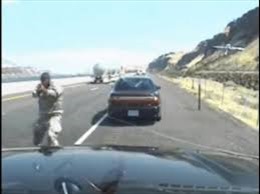 Xem đấu súng giữa cảnh sát và cựu quân nhân trên đường cao tốc