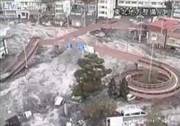 Video người dân Nhật hối hả chạy sóng thần