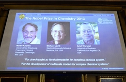 Nobel Hóa học 2013 về tay ba người Mỹ