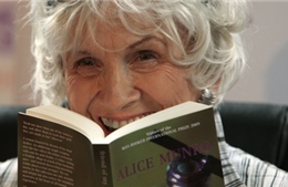 Nữ nhà văn 82 tuổi đoạt giải Nobel Văn học 2013 
