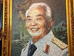 Khắc họa chân dung Đại tướng Võ Nguyên Giáp bằng 8.800 bức ảnh