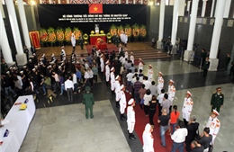 Nghẹn ngào xúc động bên linh cữu Đại tướng