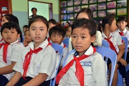 Con em Việt kiều tại Campuchia khai giảng năm học mới