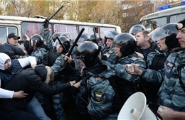 Cảnh phá hoại trong bạo động tại Moscow