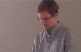 Snowden tuyên bố không mang tài liệu mật tới Nga 