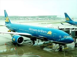 Máy bay của Vietnam Airlines rơi lốp