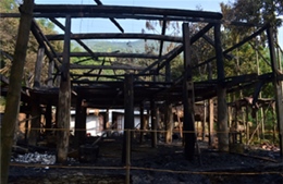 Cháy rụi nhà Lang Mường hàng trăm tuổi ở Hòa Bình