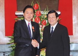 Trao Huân chương Hữu nghị tặng nguyên Thủ tướng Nhật Bản