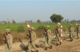 Ấn Độ, Pakistan nã súng ở Kashmir