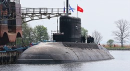 Việt Nam nhận tàu ngầm &#39;hố đen&#39; đầu tiên vào 7/11