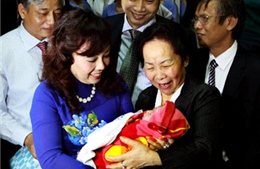 Phó Chủ tịch nước tặng quà công dân Việt Nam thứ 90 triệu