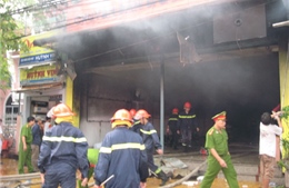 'Bà hỏa' thiêu rụi cửa hàng thời trang