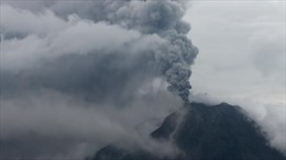 Núi lửa phun trào, hàng nghìn người Indonesia sơ tán