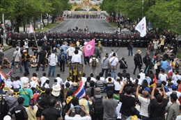 Đảng cầm quyền Thái yêu cầu giải tán đảng đối lập 