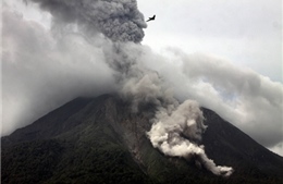 Indonesia: Núi lửa lại phun trào, gần 6000 người sơ tán 