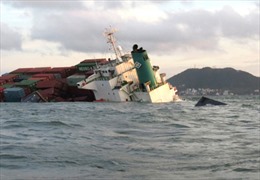 Xuất hiện dầu tràn từ tàu chìm trên vùng biển Vũng Tàu