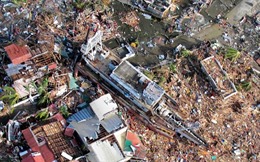 Thành phố Tacloban bị bão san phẳng nhìn từ trên cao