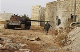 Xe tăng phiến quân Syria tấn công căn cứ 80